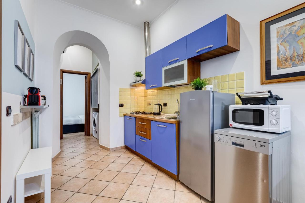 Coliseum Apartment *
