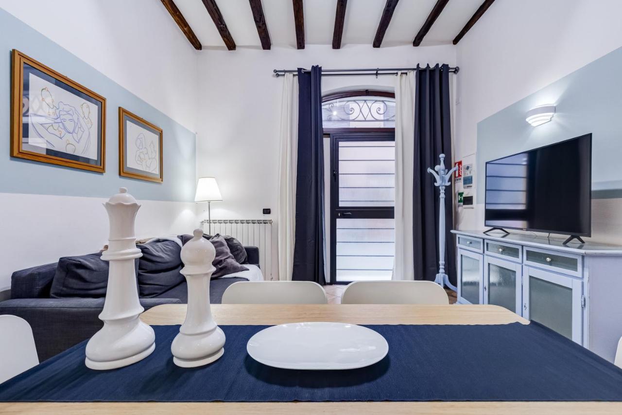 Coliseum Apartment