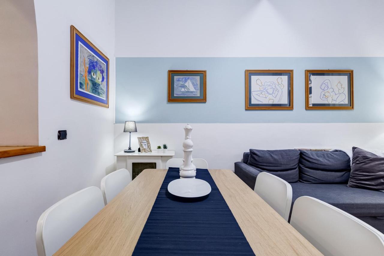 Coliseum Apartment *