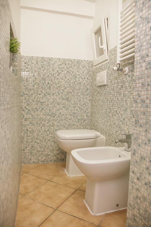 Coliseum Apartment *