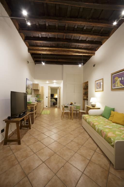 Coliseum Apartment