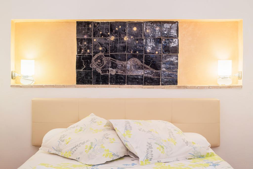 Coliseum Apartment *