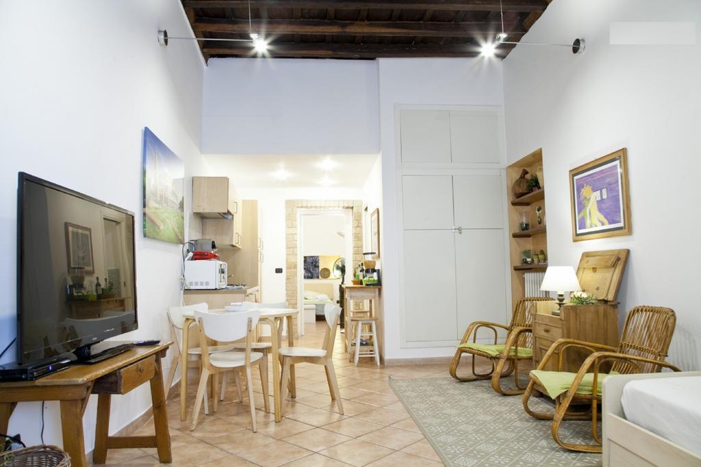 Coliseum Apartment